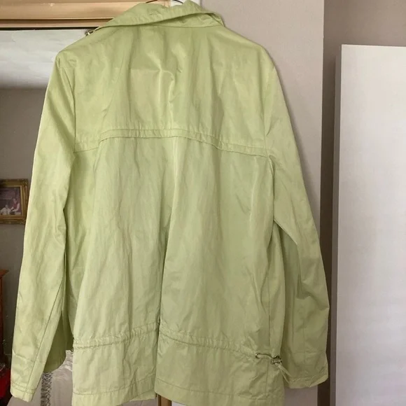 Women's Light lime green windbreaker - Picture 4 of 6
